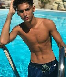 Random Hotness!!  60f459133c164.jpg