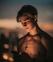 Random Hotness!!  60f89e548d314.jpg