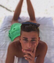 Random Hotness!!  60f89e6605b0e.jpg