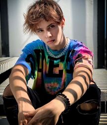 Random Hotness!!  60fa046034f2e.jpg