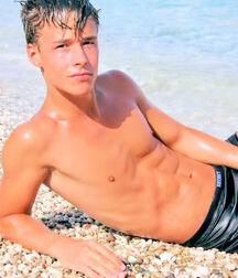Random Hotness!!  60fa047417f84.jpg