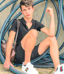 Random Hotness!!  60fa047bb8c56.jpg