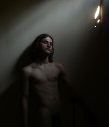 Hot Model Leonardo!!  60fad13230cdd.jpg