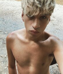 Hung Hottie Andrew!!  610736ae1ab2c.jpg