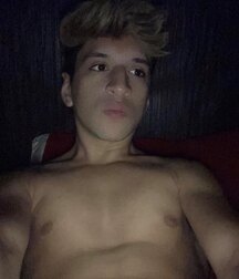 Hung Hottie Andrew!!  610736b1c3652.jpg