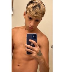 Hung Hottie Andrew!!  610736b360d88.jpg