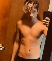 Hung Hottie Andrew!!  610736b5011c2.jpg