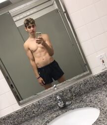 Tik Tok Hottie Jack!!  610feba404bf6.jpg