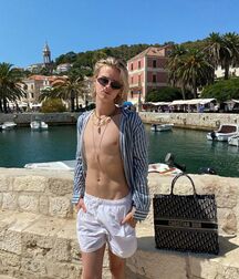 The Dailys... 611dcd0fe5b1f.jpg