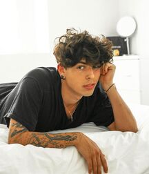 Italian hottie LeLe!!  612e697002e81.jpg