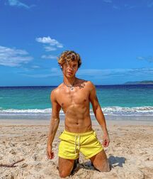 Random Hotness... 6133f13c0efdb.jpg