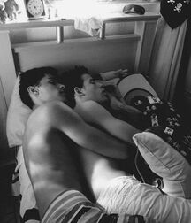 Random Hotness... 6133f14218d64.jpg