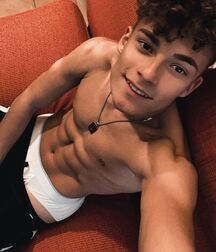 Random Hotness... 6133f1531c6d0.jpg