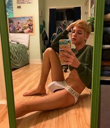 Random Hotness... 6133f15a966d2.jpg