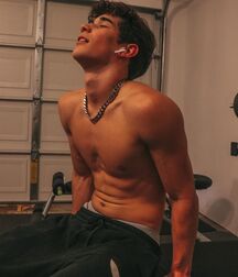 Bday Boy Brandon!! 6134019b70076.jpg