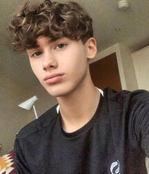 Hot Twink Elijah!!