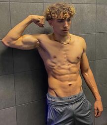 Hot Model Trentyn!! 6136a3d60b5d5.jpg