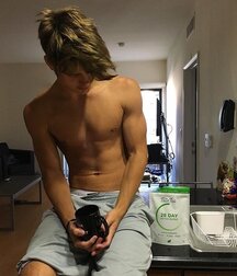 Twink Town V 6153a1d770354.jpg