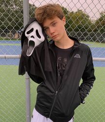 Dress up Kyle!! 6163789abbea4.webp