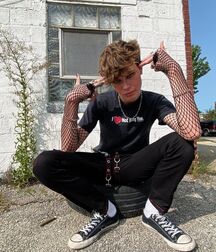 Dress up Kyle!! 6163789dbc4da.jpg