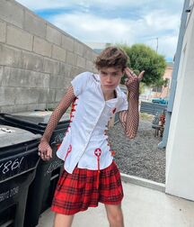 Dress up Kyle!! 616378b0784b3.jpg