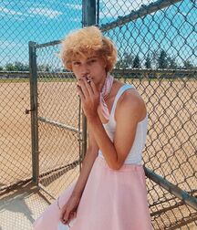 Dress up Kyle!! 616378cd12744.jpg