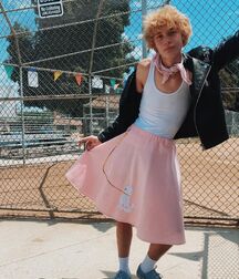 Dress up Kyle!! 616378d3d4bbe.jpg