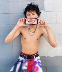 Dress up Kyle!! 616378d71b88d.jpg