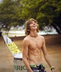 Twink Town!! 616caa3220575.jpg