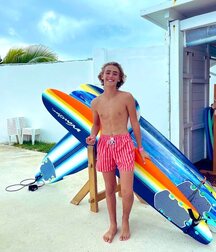 Surfer Boy Vincent!! 6185e18f1cc5d.jpg