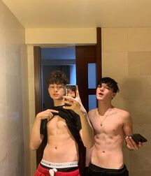 Hottie Luca!!  618a803ac29a5.jpg