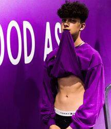 Hottie Luca!!  618a80464dc04.jpg