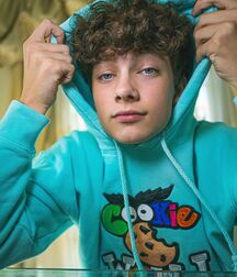 Hottie Luca!!  618a804b6e93f.jpg