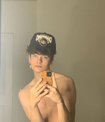 Hottie Luca!!  618a804d20f78.jpg