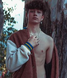 Hottie Luca!!  618a80521f170.jpg