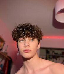 Hottie Luca!!  618a806fcefb1.jpg