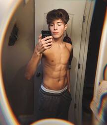 Hottie Jeremy!!  618a84cdd39e7.jpg
