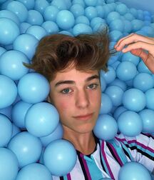 Hottie Jeremy!!  618a84cf93530.jpg