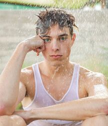 Hottie Jeremy!!  618a84fac0d8f.jpg