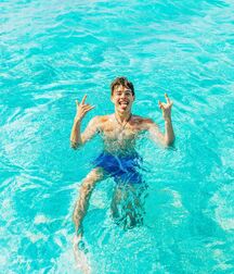 Hottie Jeremy!!  618a85038d275.jpg