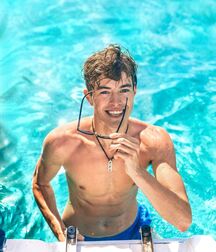 Hottie Jeremy!!  618a85054bba6.jpg