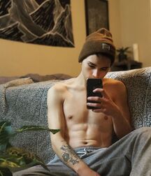 Hottie Zac!!  618b157fa5db7.jpg