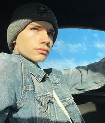 Hottie Zac!!  618b158250c79.jpg