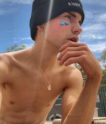Hottie Zac!!  618b1588e4a89.jpg