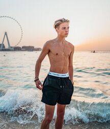 Hottie Mark!!  618b1a51454e6.jpg