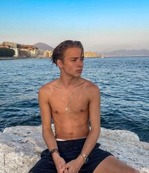 Hottie Mark!!  618b1a579d809.jpg