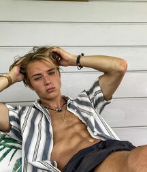 Hottie Mark!!  618b1a5c727f0.jpg
