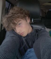 Hottie Noah!!  618cc576a472a.jpg