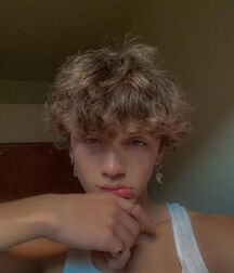 Hottie Noah!!  618cc57c33abe.jpg
