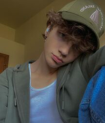 Hottie Noah!!  618cc584c3b33.jpg